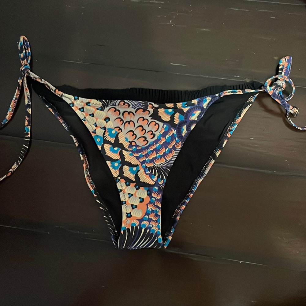 3/$30- Luxury brand Syla by Sylvie Cachay Koi Printed Bikini Bottom SZ III